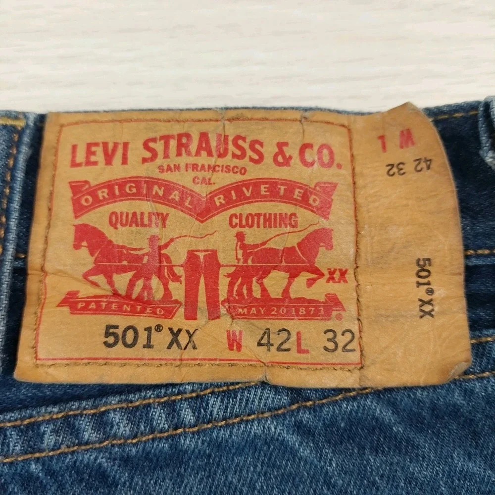 Levi's 501 Original Fit Jeans Mens 42x32 Blue Button Fly Straight Leg Denim